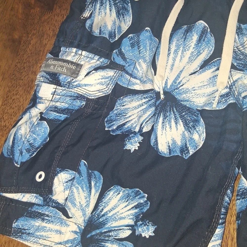 Abercrombie and FitchVintage Y2K Florsl Surf Trunks Blue Hawiian M
